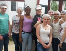 Schüler mit Haarnetz